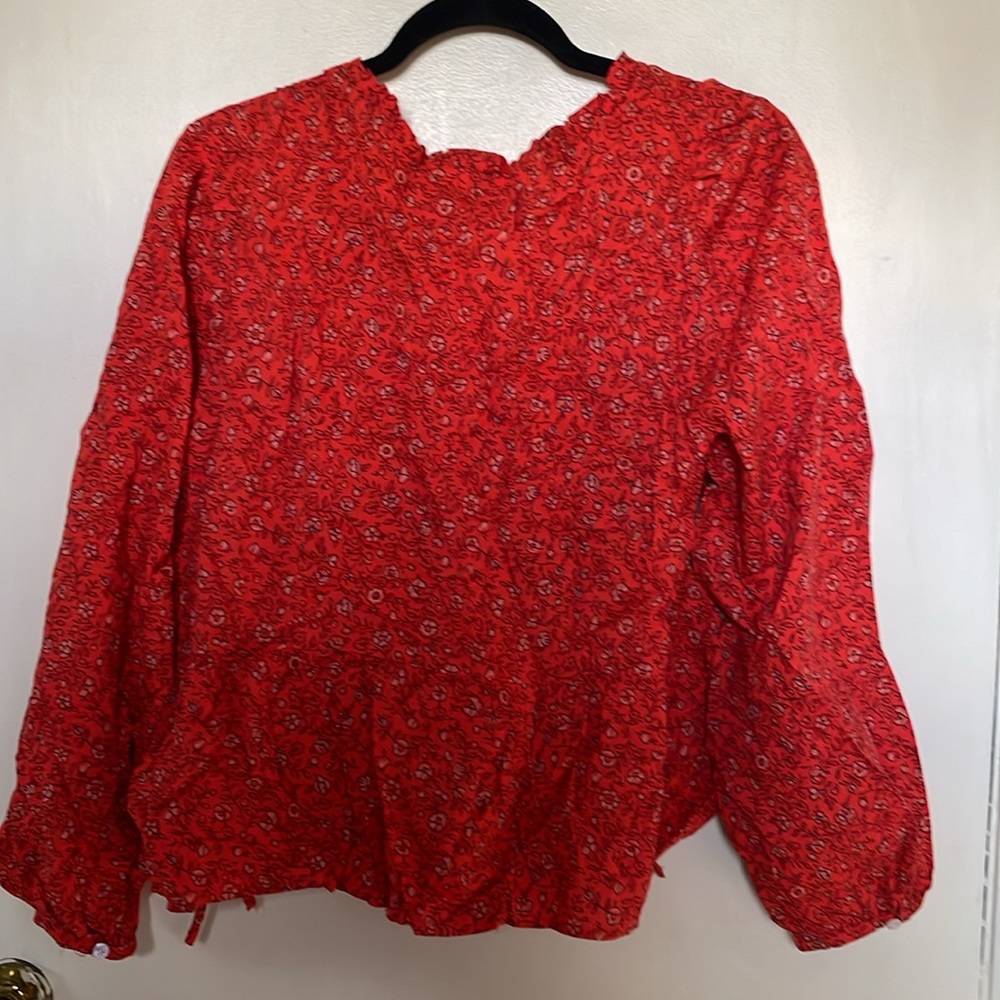 Universal Thread pretty floral wrap blouse. XL. Red. Nice condition. - Picture 3 of 5